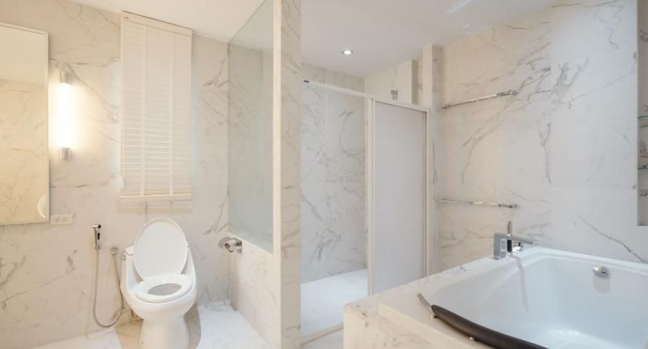 Reihenhaus zum Kauf mit 4 Zimmer in Watthana, Bangkok
