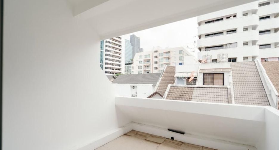 Reihenhaus zum Kauf mit 4 Zimmer in Watthana, Bangkok