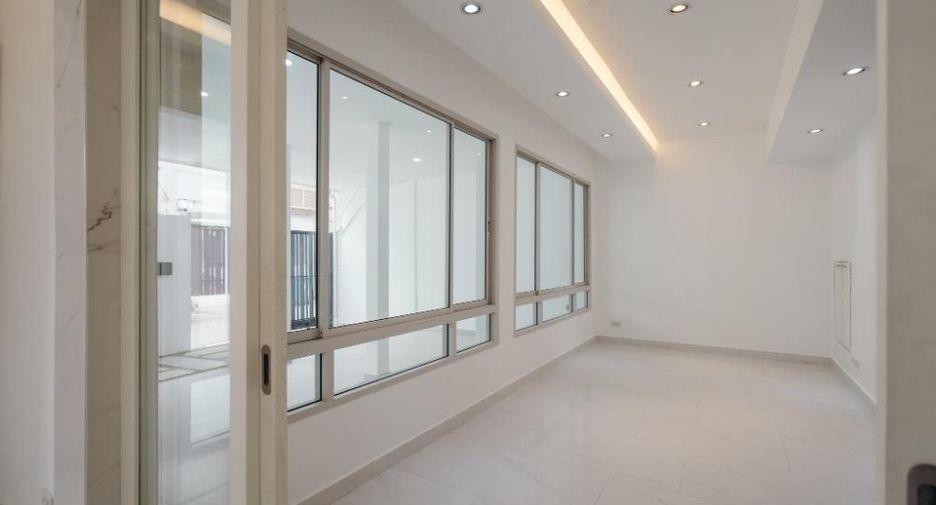 Reihenhaus zum Kauf mit 4 Zimmer in Watthana, Bangkok
