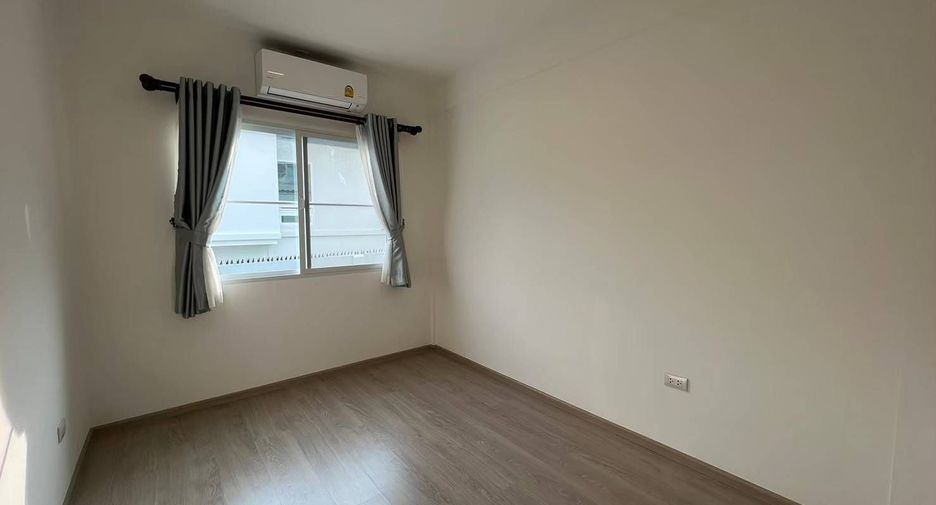 Casa adosada en alquiler de 3 habitaciones en Prawet, Bangkok