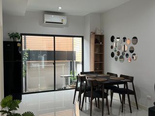For rent 2 bedrooms townhouse in Saphan Sung, Bangkok