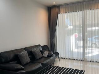 For rent 2 bedrooms townhouse in Saphan Sung, Bangkok