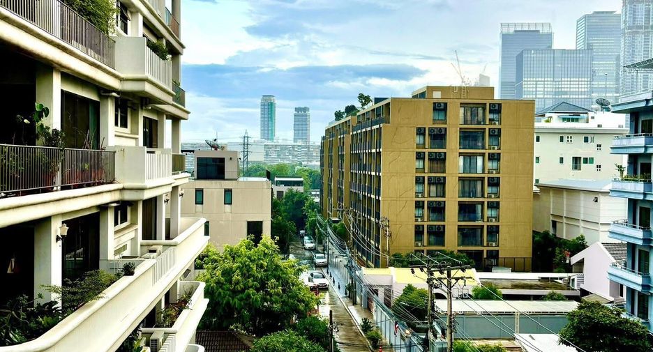 For rent 1 bed condo in Khlong Toei, Bangkok
