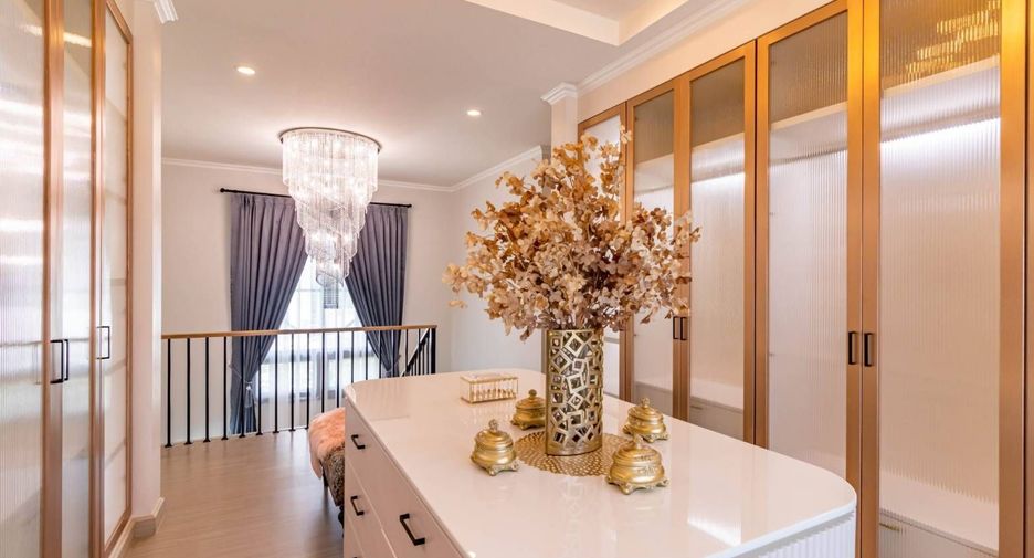 À vendre et à louer 4 chambres villa à Mueang Phuket, Phuket