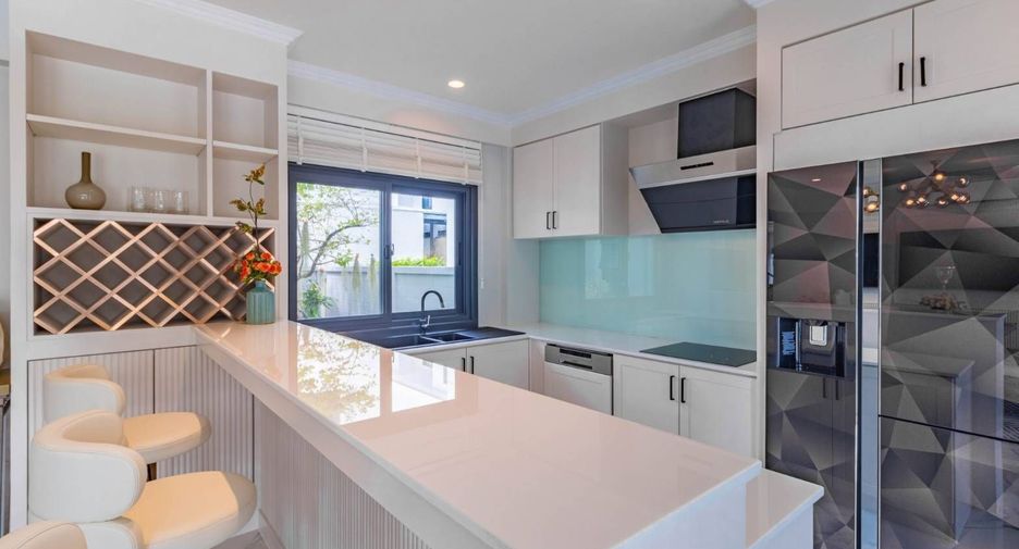 À vendre et à louer 4 chambres villa à Mueang Phuket, Phuket