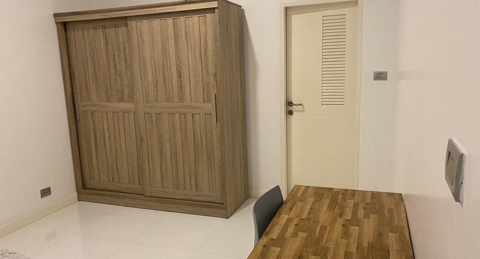 For rent 3 bedrooms condo in Bang Kapi, Bangkok