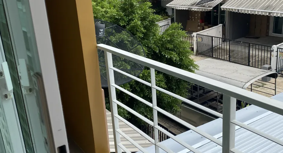 For rent 3 bedrooms townhouse in Bang Bon, Bangkok