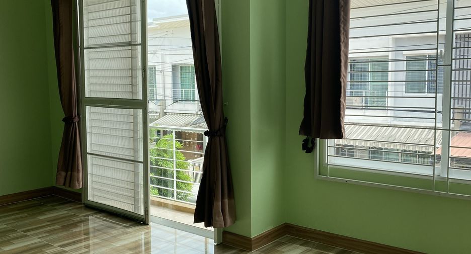 For rent 3 bedrooms townhouse in Bang Bon, Bangkok