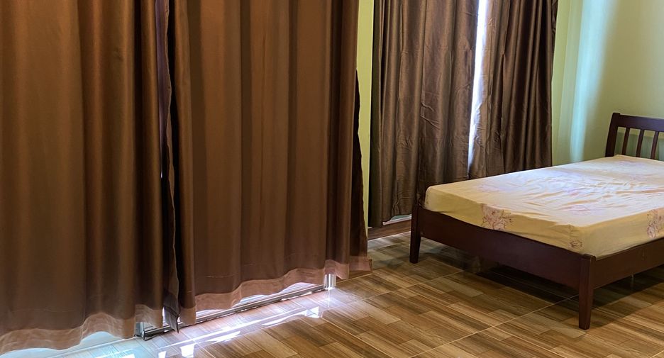 For rent 3 bedrooms townhouse in Bang Bon, Bangkok