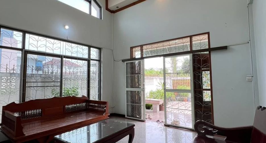 À louer 7 chambres maison à Wang Thonglang, Bangkok