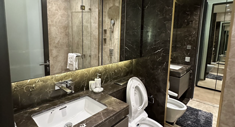 For rent 1 bed condo in Pathum Wan, Bangkok