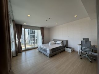 For sale and for rent 4 bedrooms condo in Yan Nawa, Bangkok