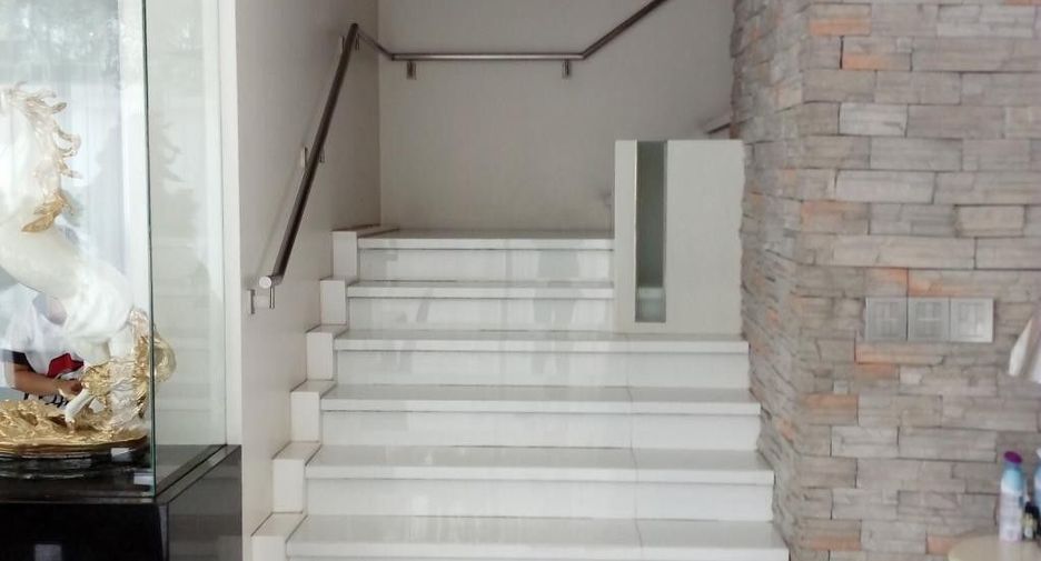 Casa adosada en venta de 3 habitaciones en Chatuchak, Bangkok