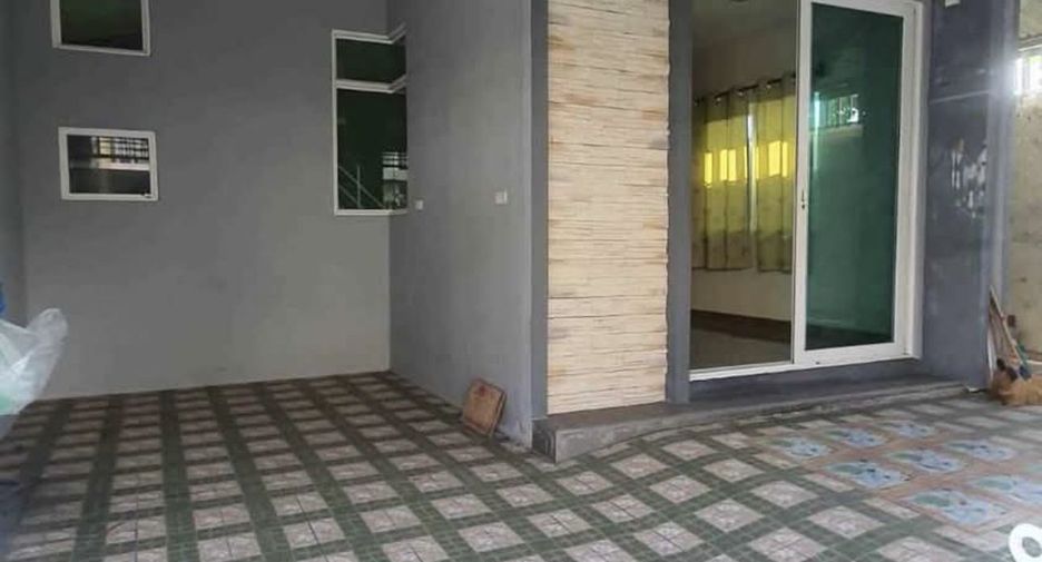 Casa adosada en alquiler de 4 habitaciones en Nong Khaem, Bangkok