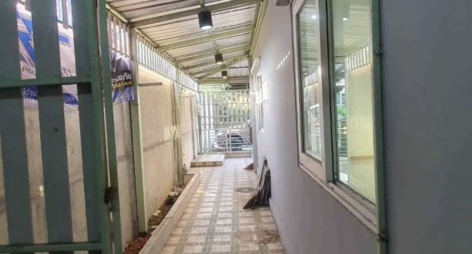 Casa adosada en alquiler de 4 habitaciones en Nong Khaem, Bangkok