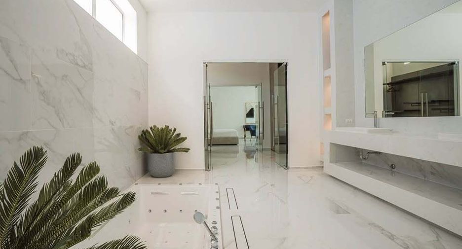 À vendre et à louer 5 chambres villa à Mueang Phuket, Phuket
