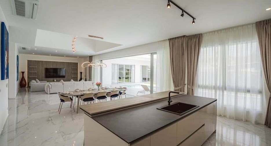 À vendre et à louer 5 chambres villa à Mueang Phuket, Phuket