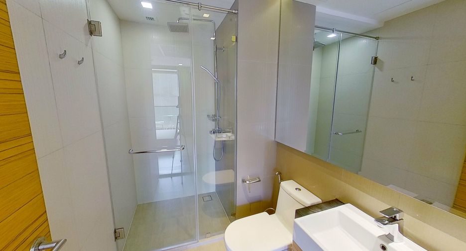 For rent 2 bedrooms condo in Khlong Toei, Bangkok