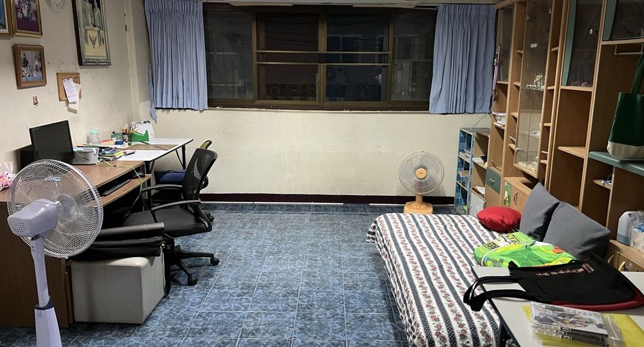 For sale 3 bedrooms retail Space in Mueang Samut Prakan, Samut Prakan