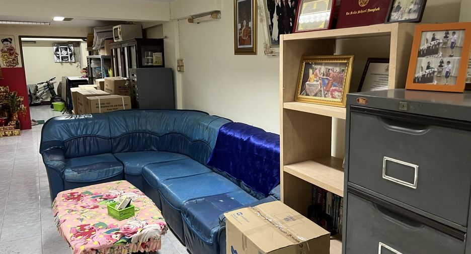 For sale 3 bedrooms retail Space in Mueang Samut Prakan, Samut Prakan