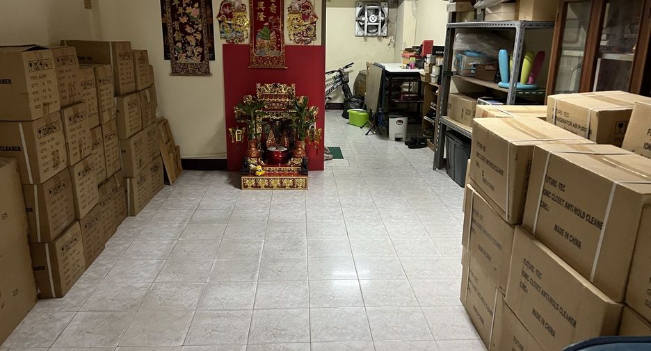 For sale 3 bedrooms retail Space in Mueang Samut Prakan, Samut Prakan