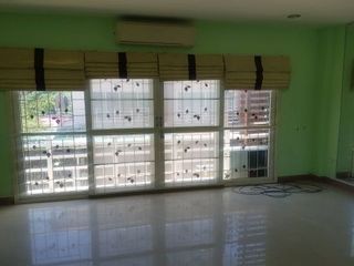 Casa adosada en alquiler de 2 habitaciones en Sai Mai, Bangkok