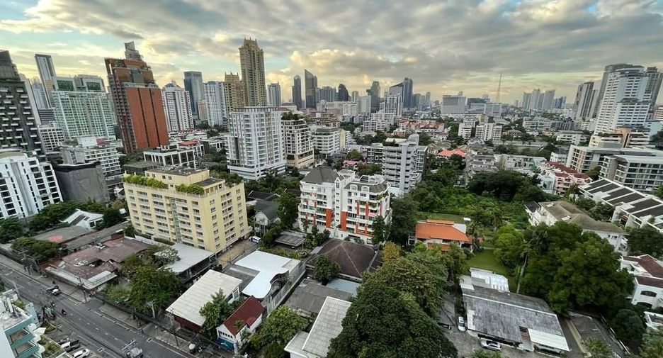 For rent 3 bedrooms condo in Watthana, Bangkok