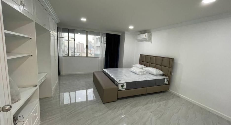 For rent 3 bedrooms condo in Watthana, Bangkok