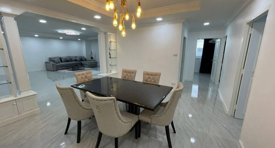 For rent 3 bedrooms condo in Watthana, Bangkok