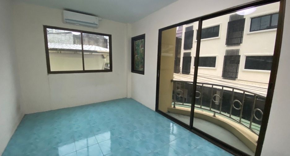 For sale 10 bedrooms house in Khlong Toei, Bangkok