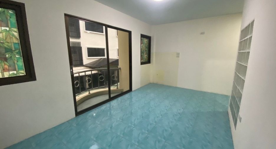 For sale 10 bedrooms house in Khlong Toei, Bangkok