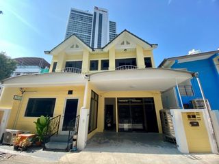 For sale 10 ベッドルーム house in Khlong Toei, Bangkok