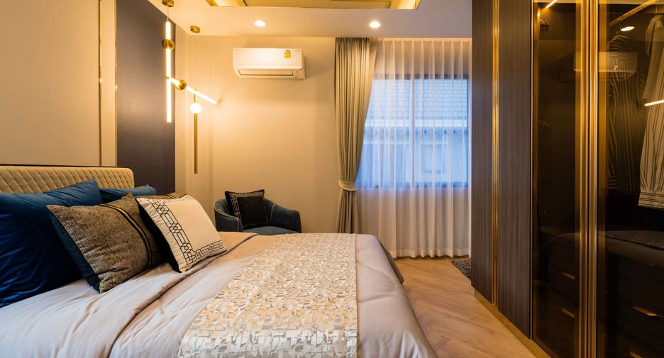 For sale 4 bedrooms house in Mueang Phuket, Phuket