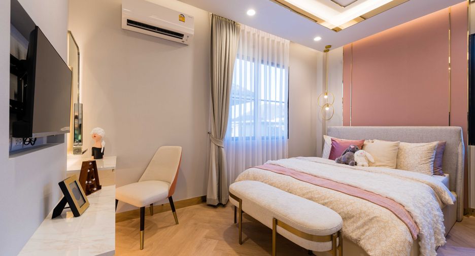 For sale 4 bedrooms house in Mueang Phuket, Phuket