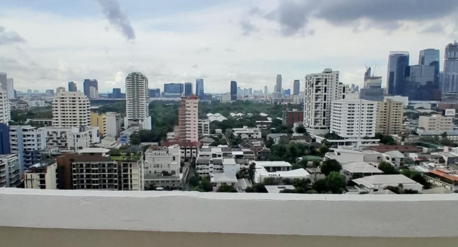For rent 2 bedrooms condo in Khlong Toei, Bangkok