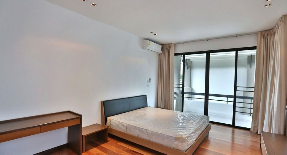 For rent 3 bedrooms house in Watthana, Bangkok