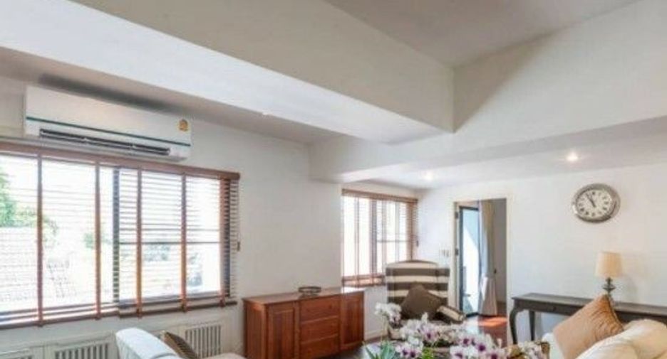 For rent 2 bedrooms condo in Pathum Wan, Bangkok