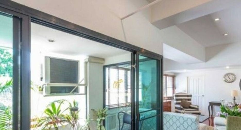 For rent 2 bedrooms condo in Pathum Wan, Bangkok