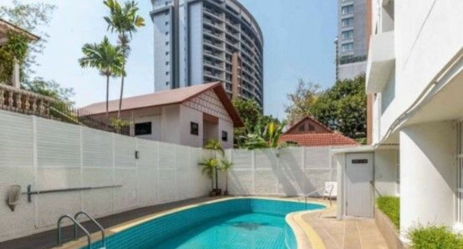 For rent 2 bedrooms condo in Pathum Wan, Bangkok