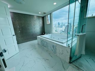 For rent 4 ベッドルーム condo in Watthana, Bangkok