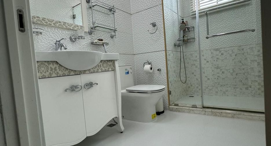Wohnung zur Miete mit 4 Zimmer in Watthana, Bangkok