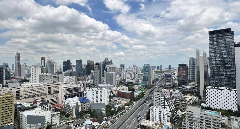 For rent studio condo in Pathum Wan, Bangkok