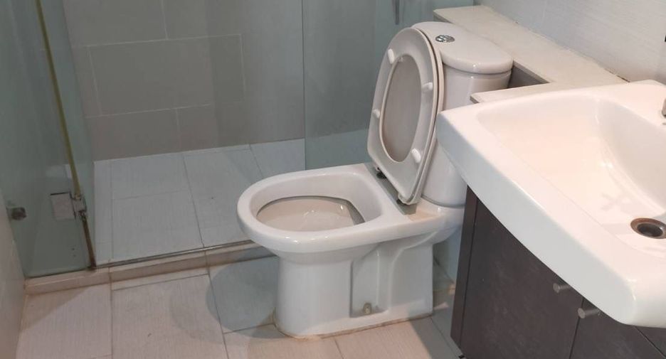 For rent 3 bedrooms condo in Bang Kho Laem, Bangkok