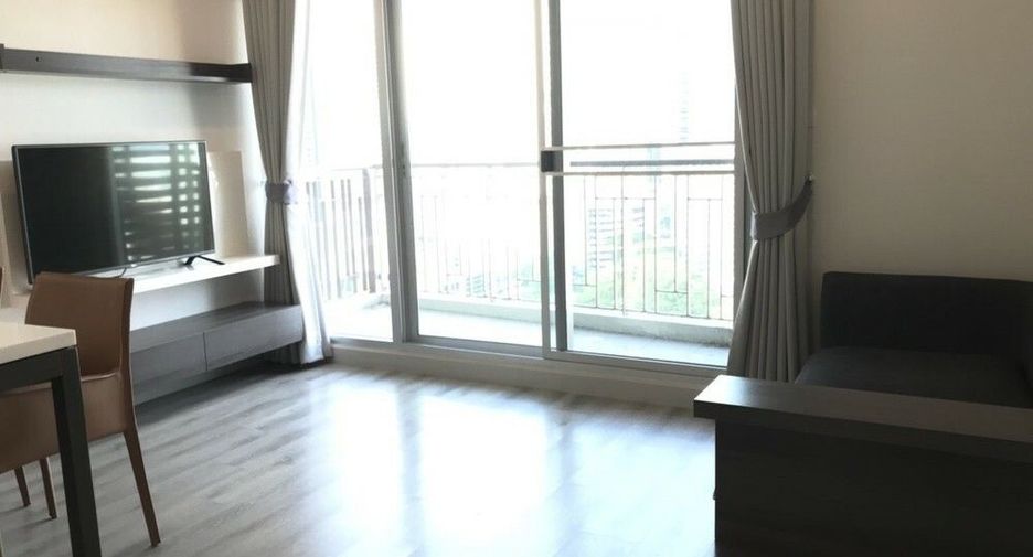 For rent 2 bedrooms condo in Sathon, Bangkok