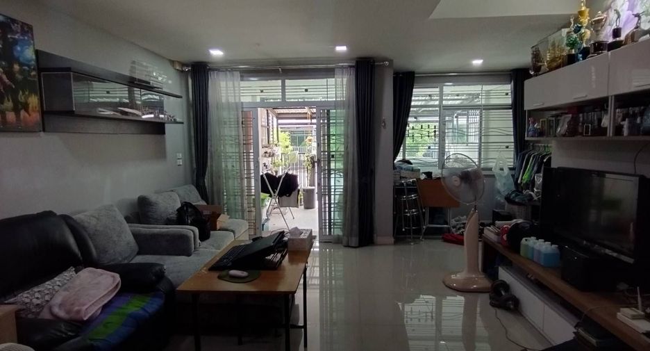 For sale 3 bedrooms townhouse in Bang Khae, Bangkok