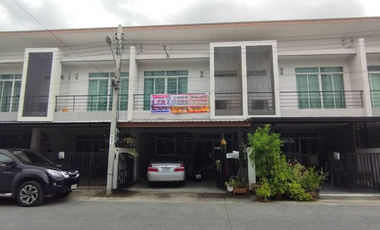 For sale 3 bedrooms townhouse in Bang Khae, Bangkok