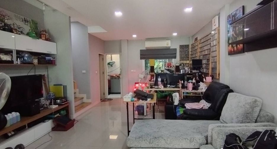 For sale 3 bedrooms townhouse in Bang Khae, Bangkok
