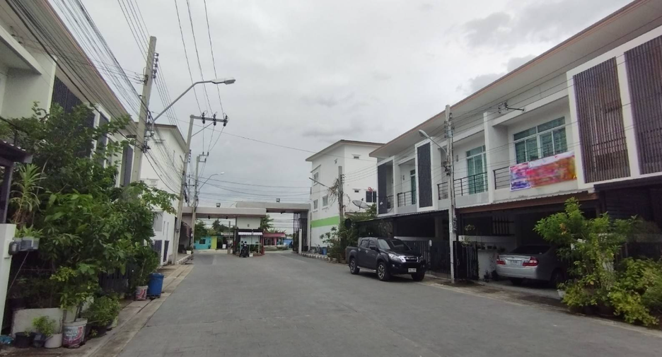 For sale 3 bedrooms townhouse in Bang Khae, Bangkok
