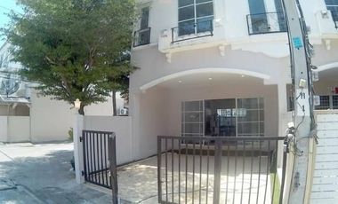 For sale 3 ベッドルーム townhouse in Bang Bon, Bangkok