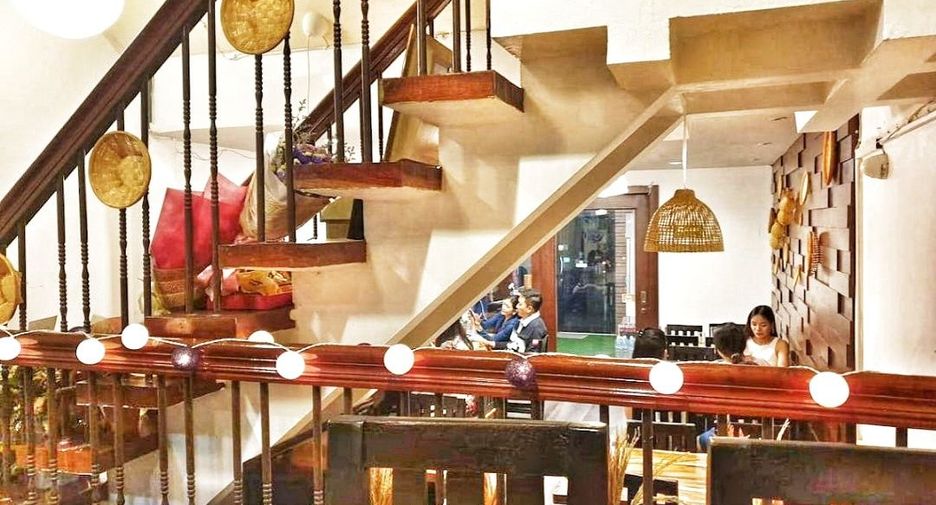 Gewerbefläche zur Miete mit 2 Zimmer in Watthana, Bangkok